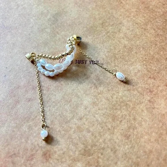 1 Elegant Pearl Ear Cuff Dangle Chain Magnetic Non Piercing Earring new - Picture 3 of 5